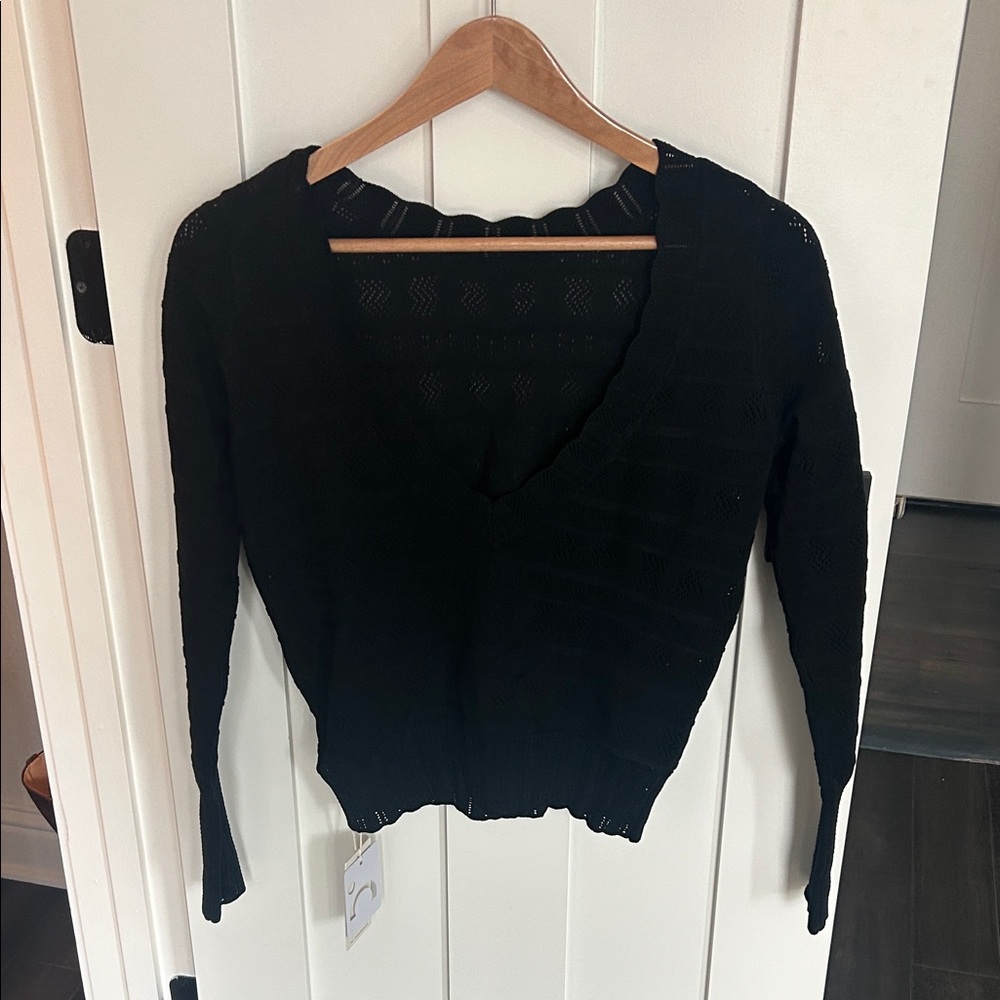 Commense Elegant Black V-Neck Blouse